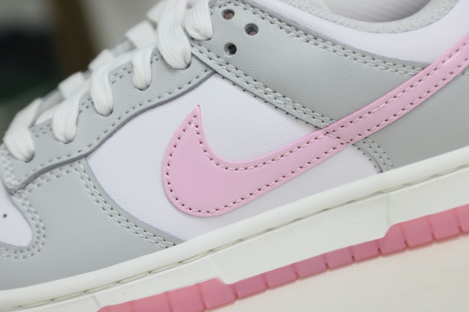 Nike Dunk Low"SummitWhite and Pink Foam