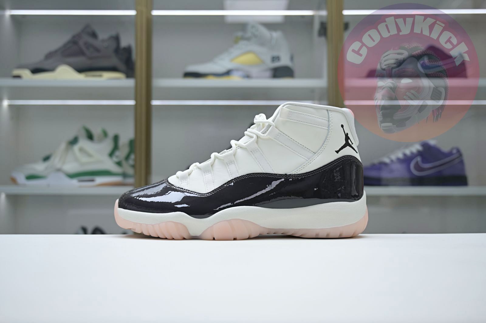 Air Jordan 11 "Neapolitan"