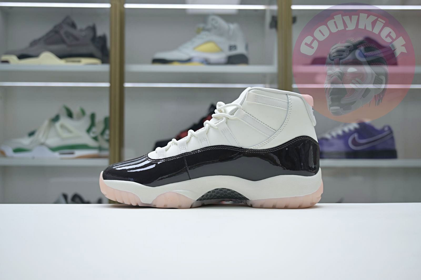 Air Jordan 11 "Neapolitan"