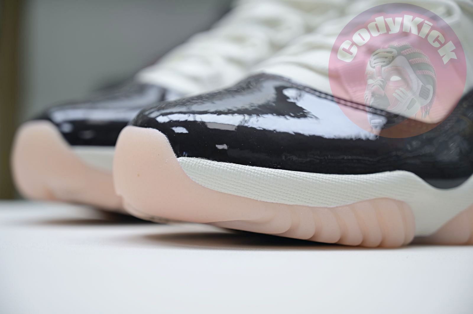 Air Jordan 11 "Neapolitan"