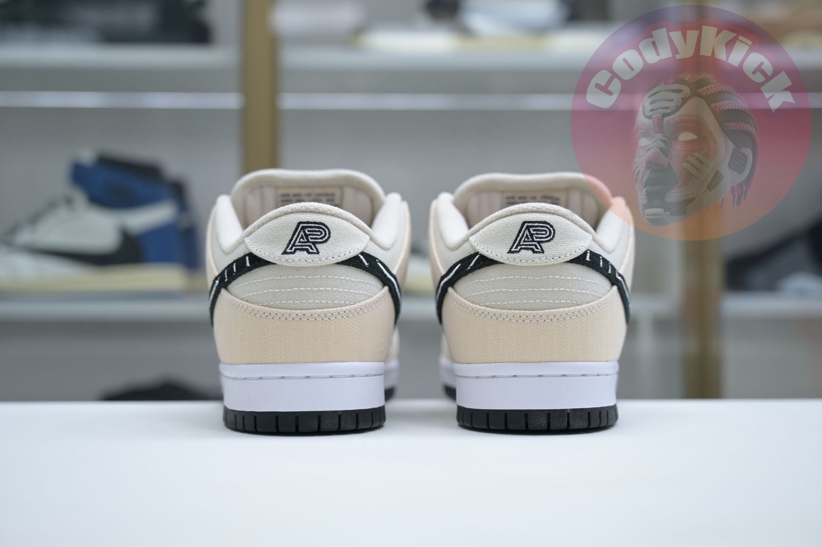 Albino & Preto x Nike Dunk SB Low Pro "Pearl White"