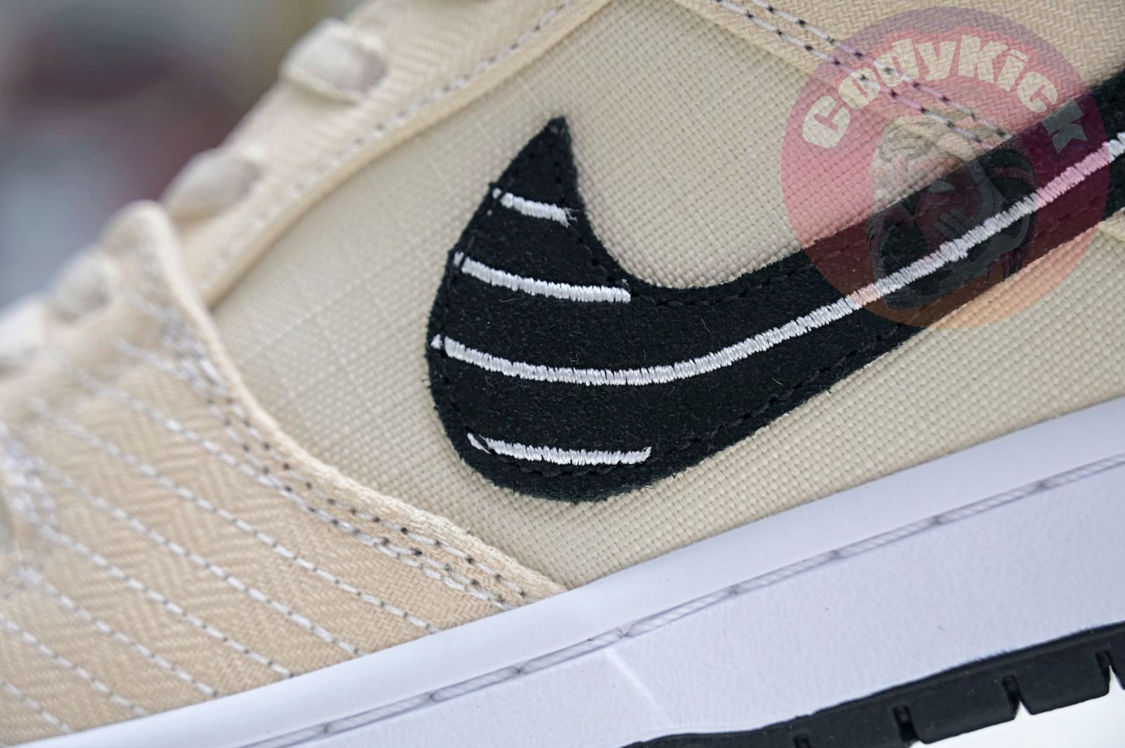 Albino & Preto x Nike Dunk SB Low Pro "Pearl White"