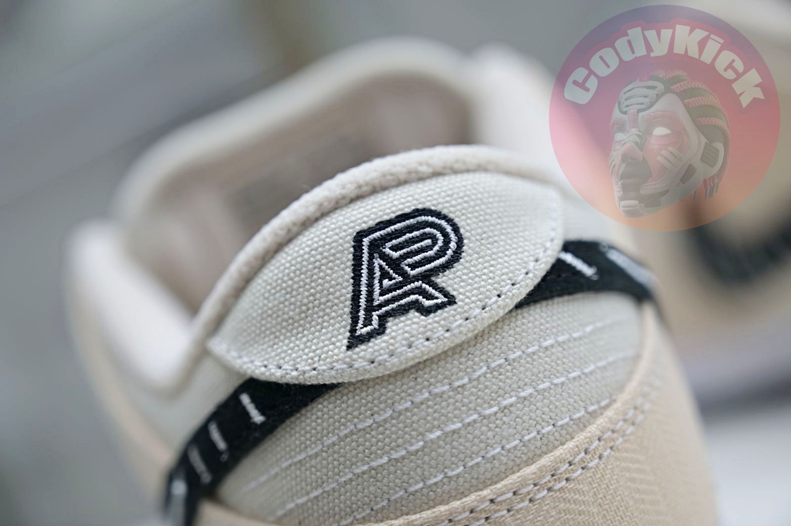 Albino & Preto x Nike Dunk SB Low Pro "Pearl White"