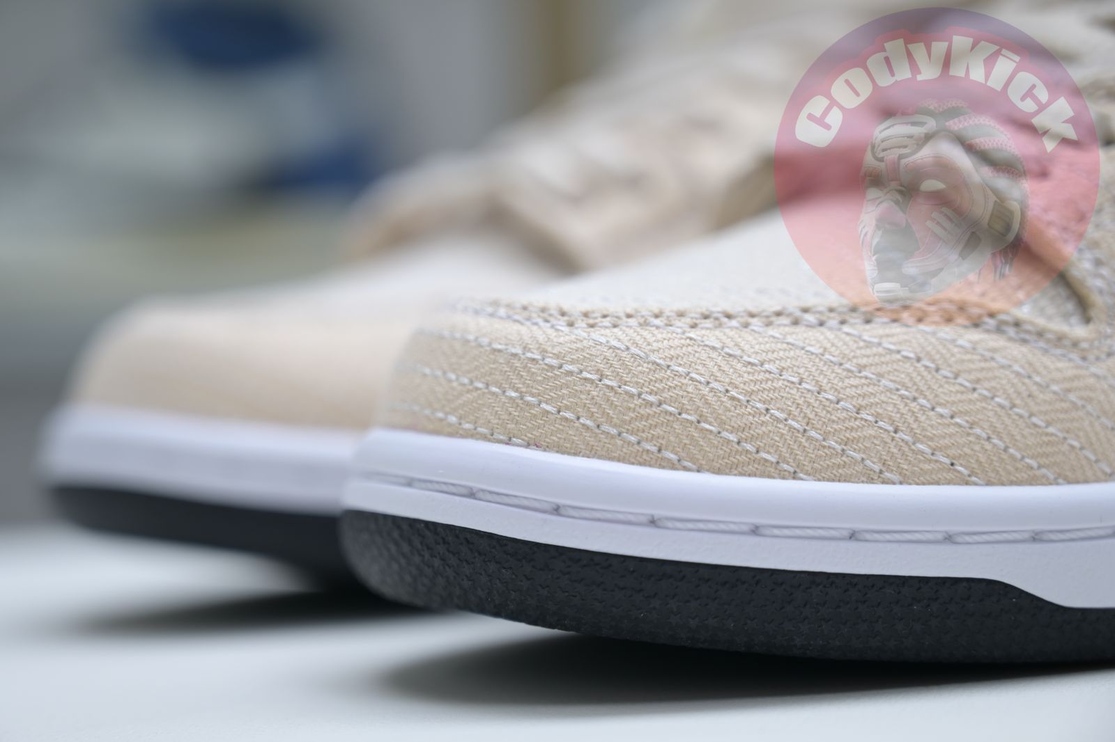 Albino & Preto x Nike Dunk SB Low Pro "Pearl White"