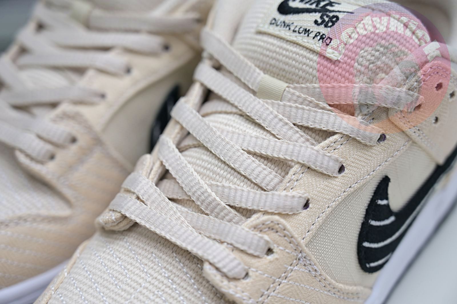 Albino & Preto x Nike Dunk SB Low Pro "Pearl White"