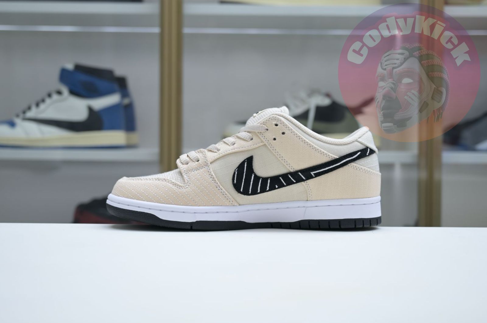 Albino & Preto x Nike Dunk SB Low Pro "Pearl White"