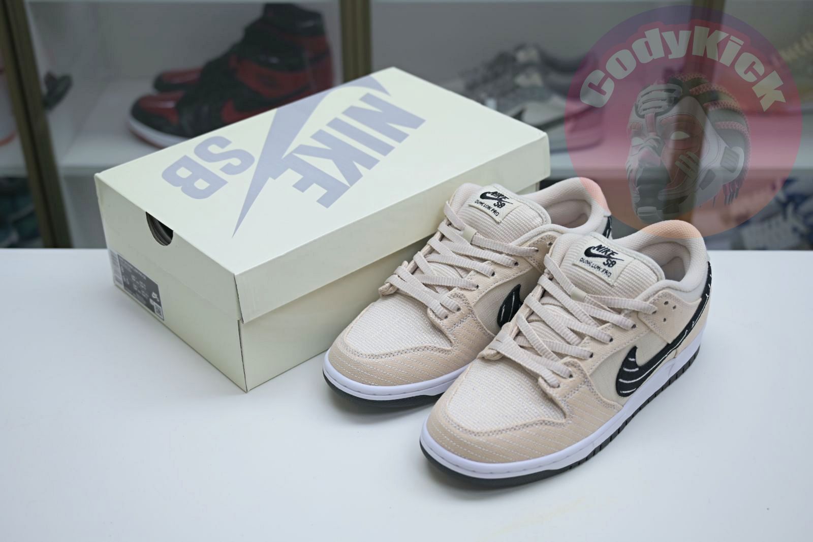 Albino & Preto x Nike Dunk SB Low Pro "Pearl White"