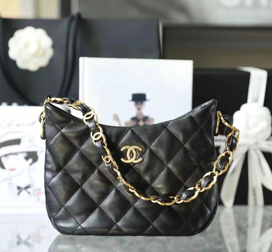 Chanel 2024 hippie bag