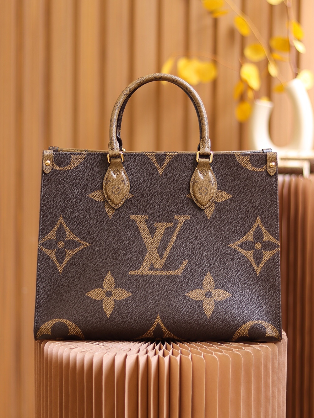 Giant Monogram OnTheGo Tote Bag VS Speedy 30 Louis Vuitton Comparison 
