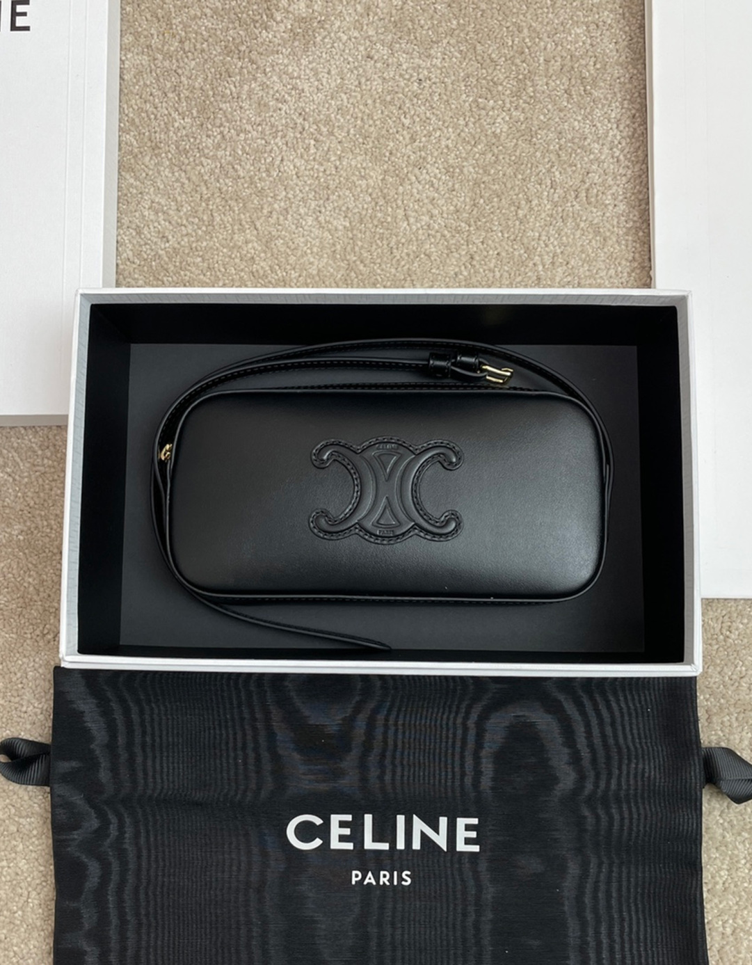 shoulder bag cuir triomphe in smooth calfskin black
