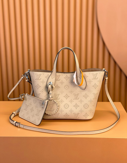 Louis Vuitton LV #handbag# cross-body bag Blossom PM M21849 Review 