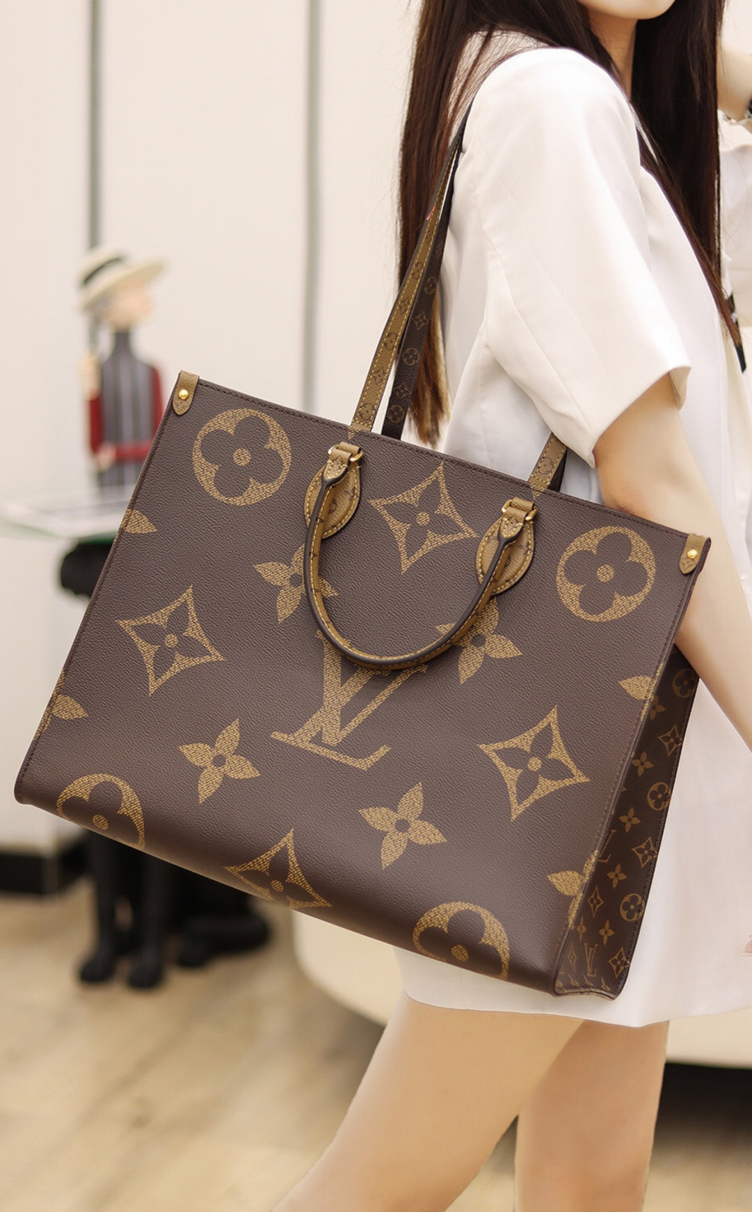 Louis Vuitton Classic Medium Tote Bag Monogram Pattern In Brown - Praise To  Heaven