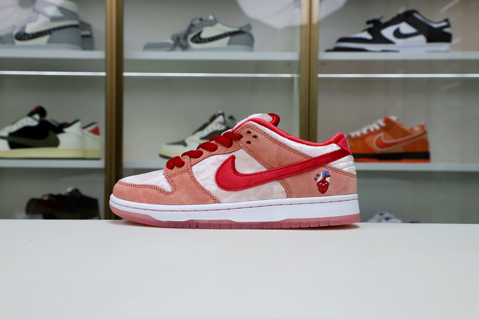 STRANGELOVE X DUNK LOW SB 