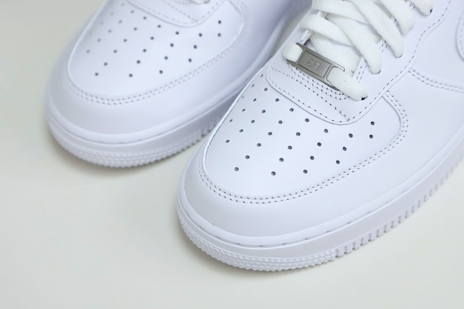 Nike Air Force 1 Low "Triple White"