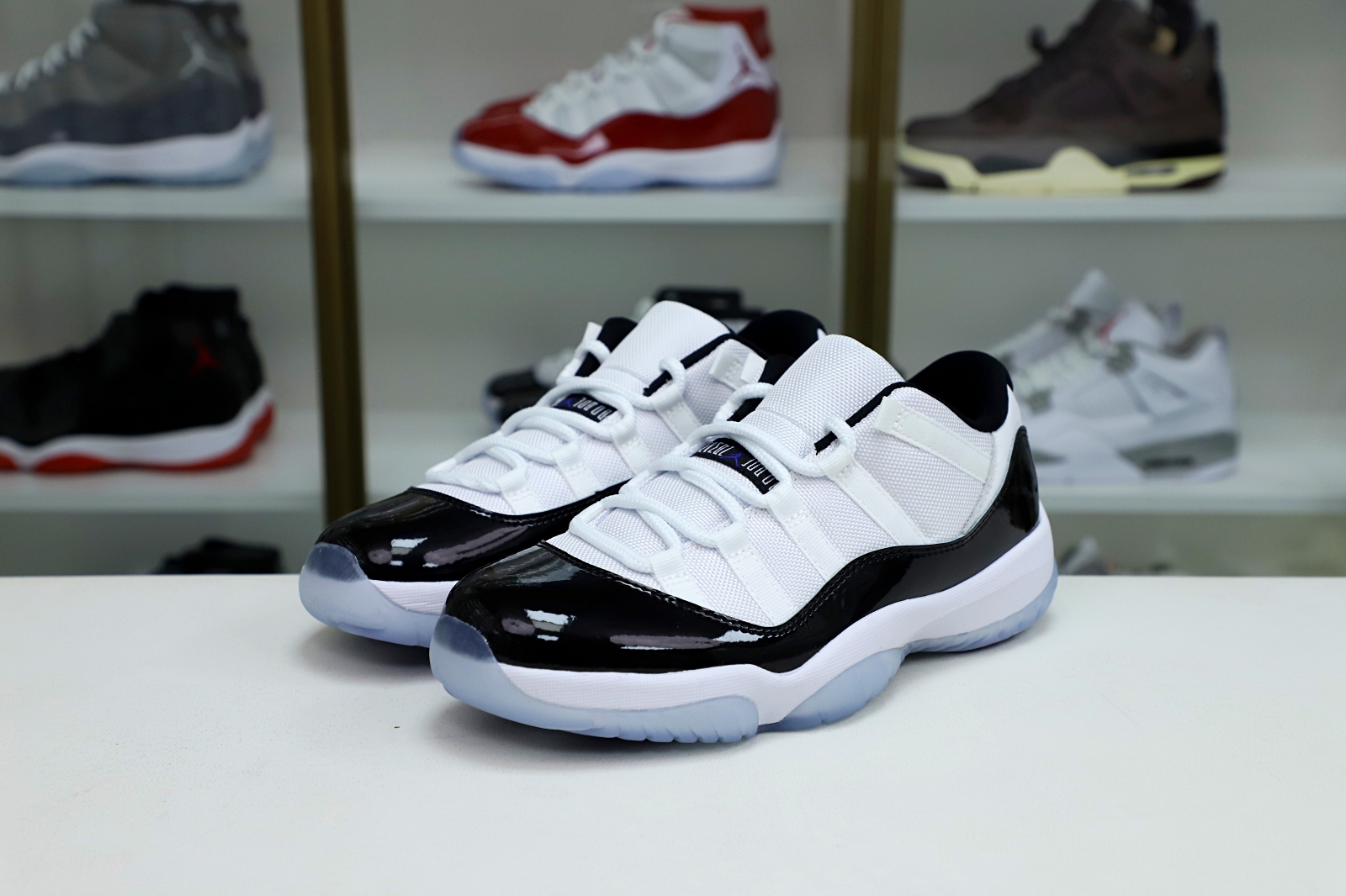 AIR JORDAN 11 RETRO LOW CONCORD