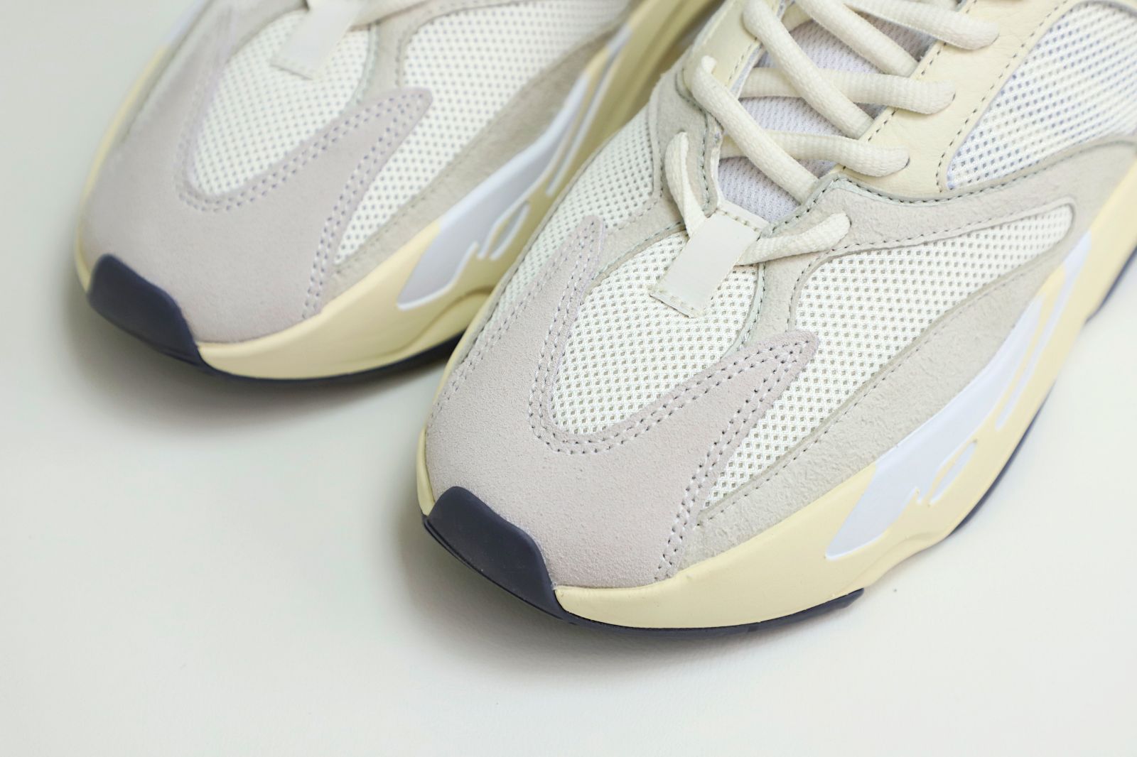 YEEZY BOOST 700 