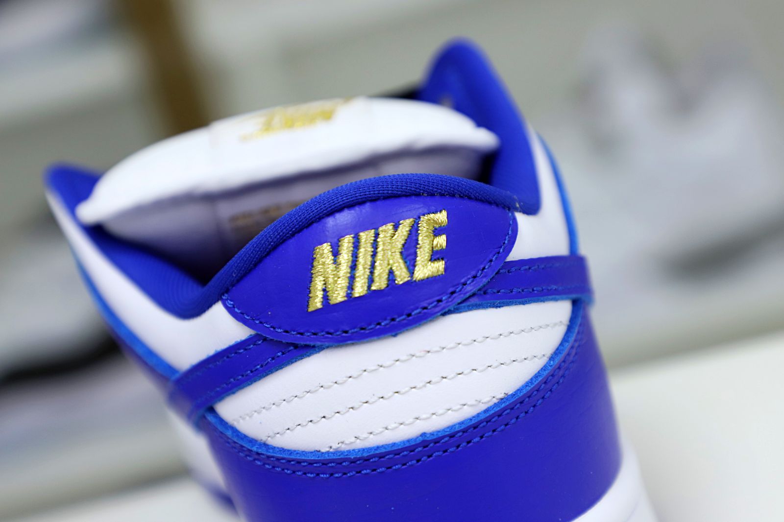 Supreme x Nike SB Dunk Low "Hyper Royal"