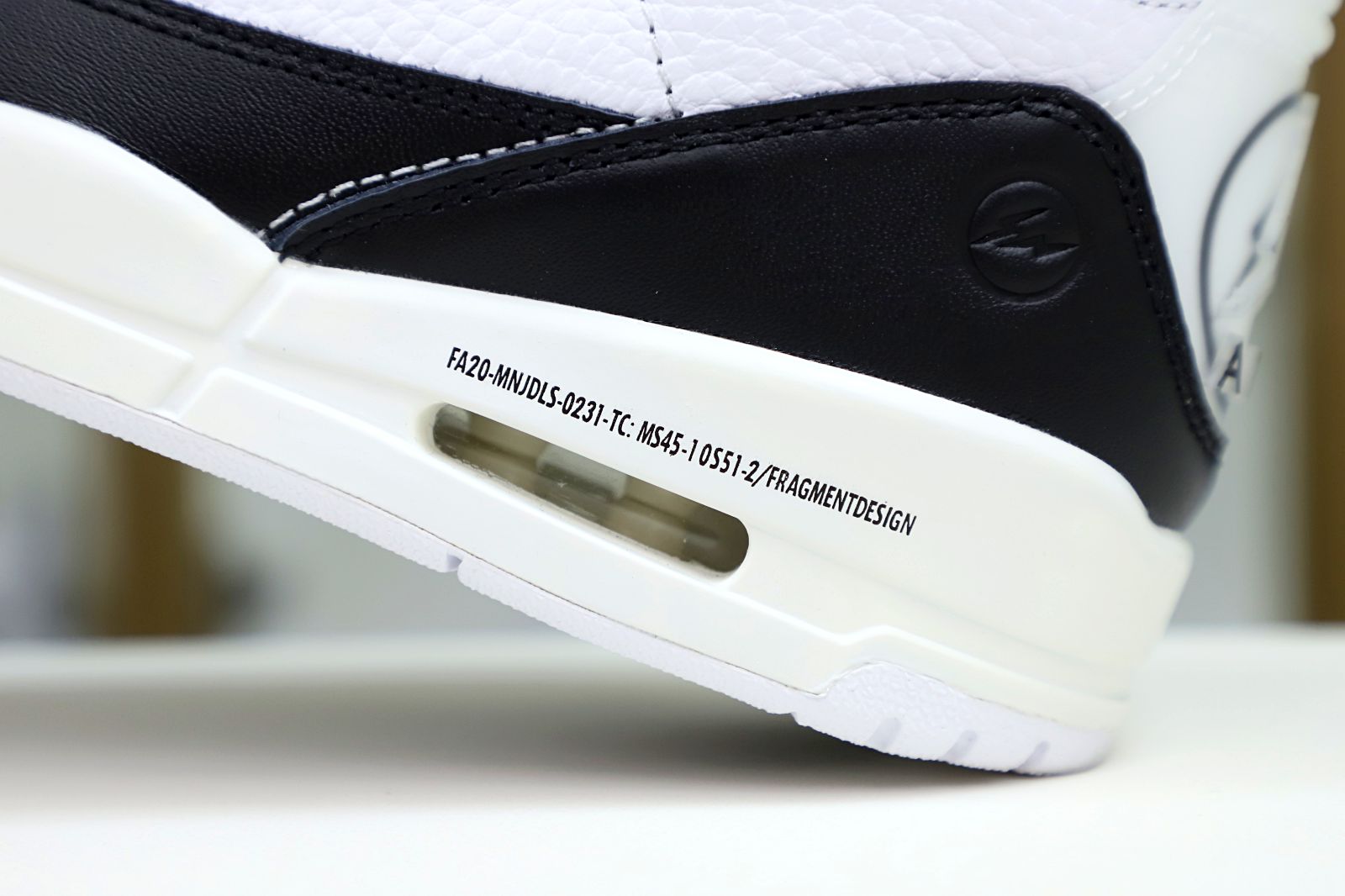 FRAGMENT DESIGN X AIR JORDAN 3 RETRO SP 