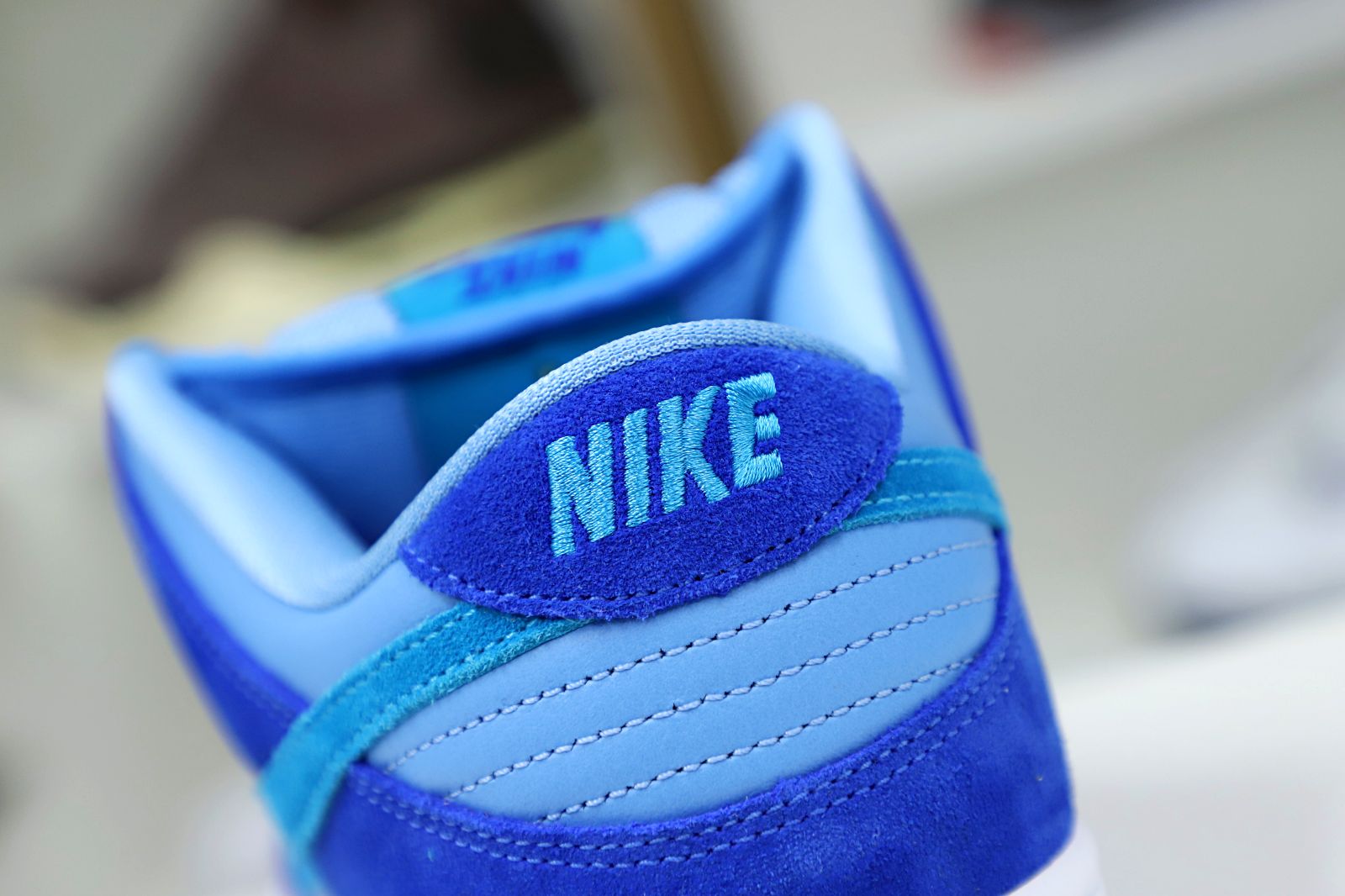 NIKE SB DUNK LOW BLUE RASPBERRY