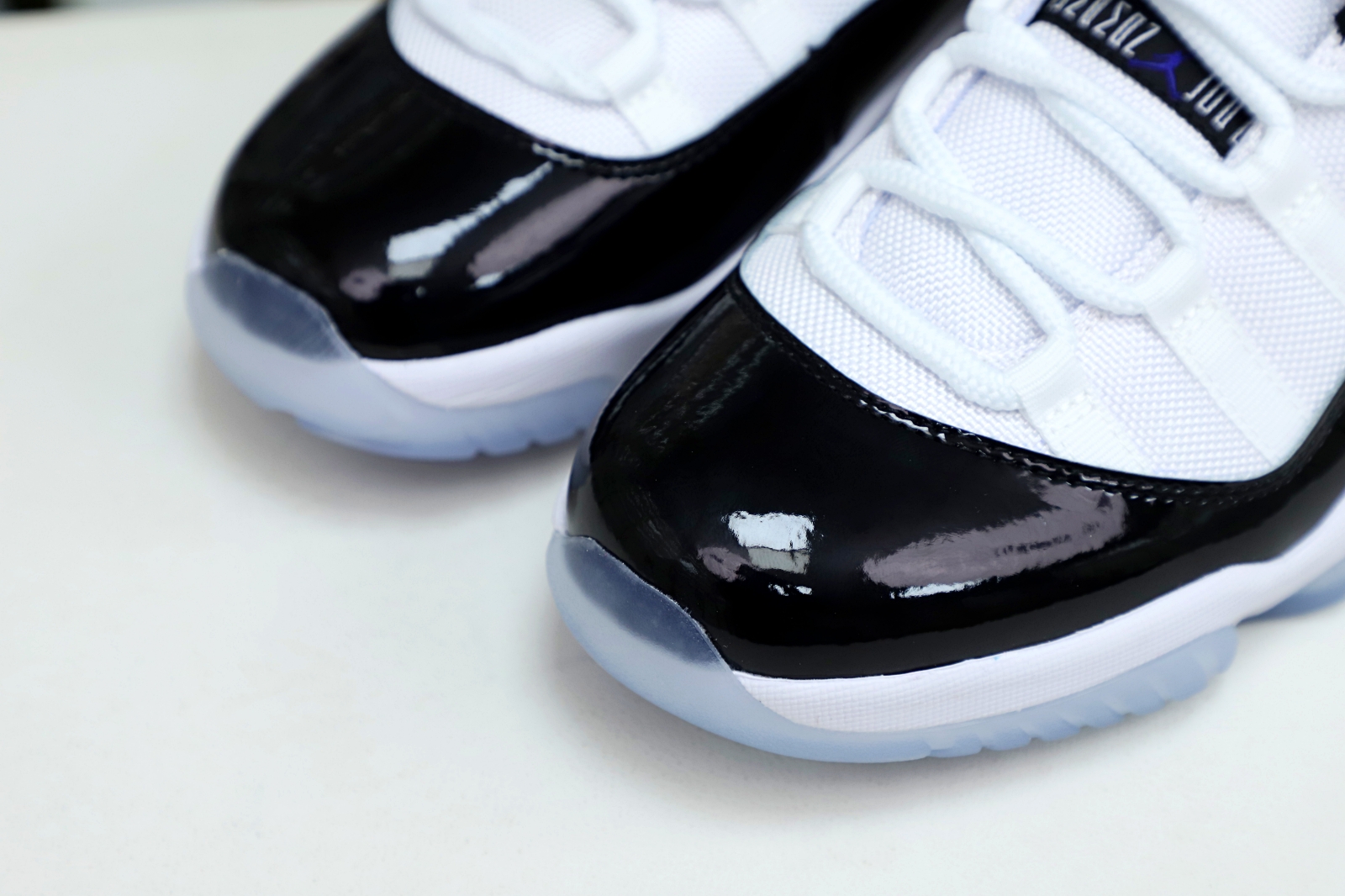 AIR JORDAN 11 RETRO LOW CONCORD