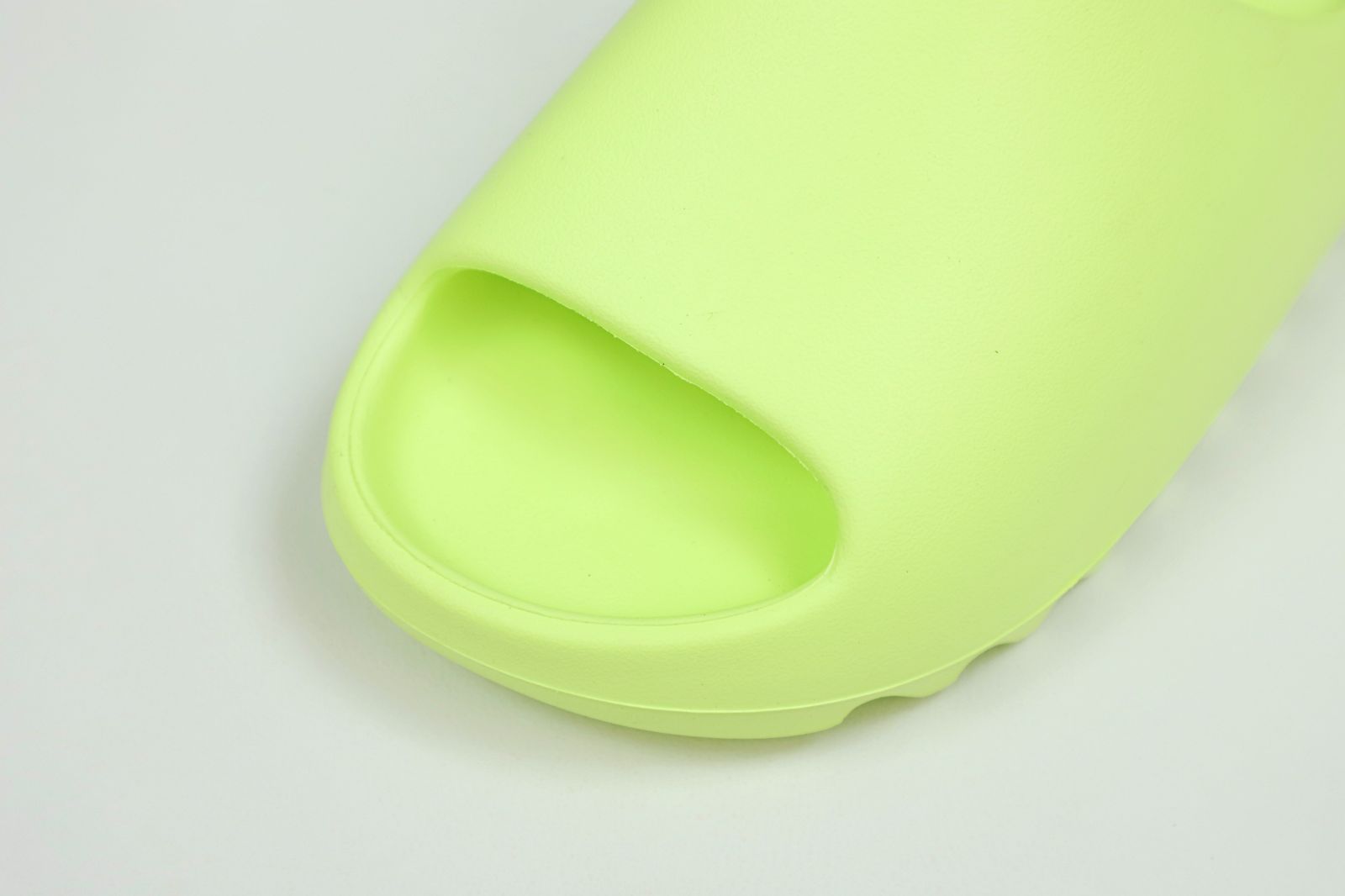 Yeezy Slide "glow green" HQ6447