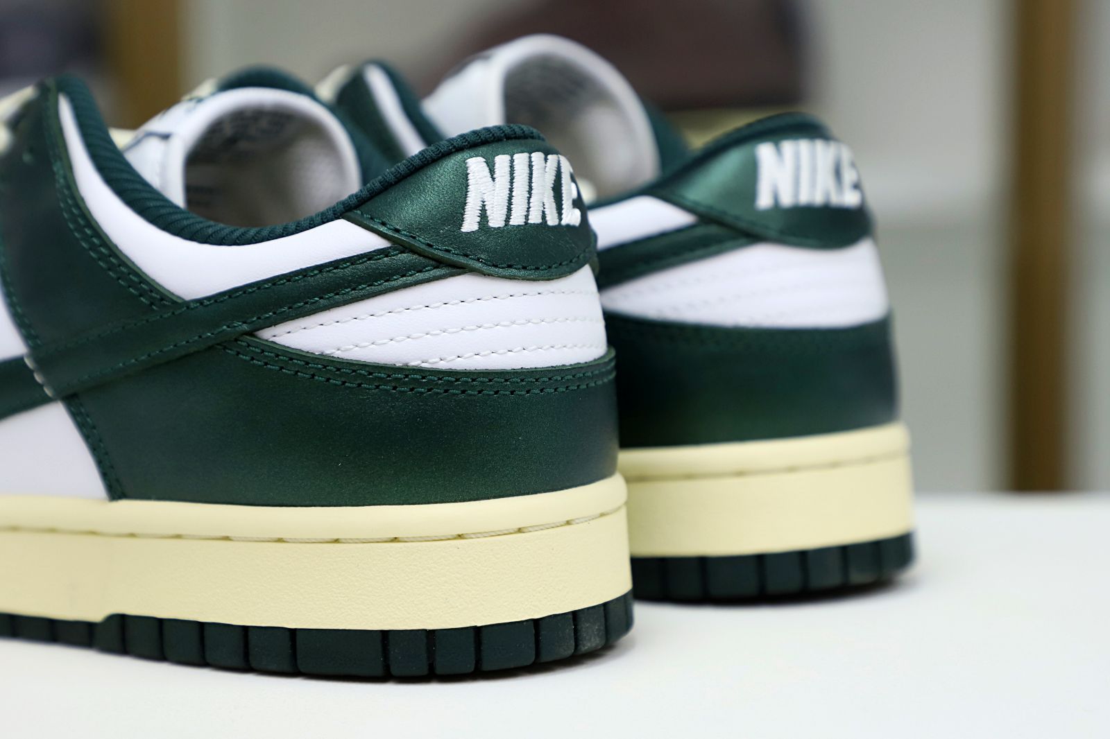 NIKE WMNS DUNK LOW 