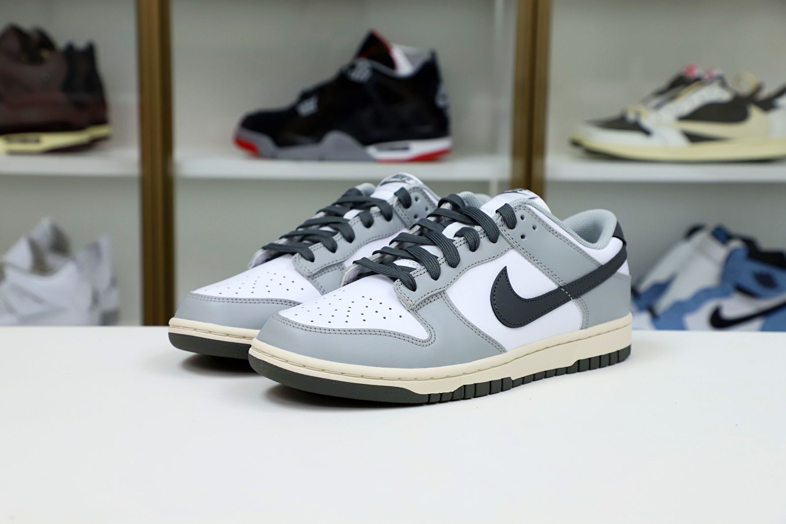 Nike Dunk Low Light Smoke Grey