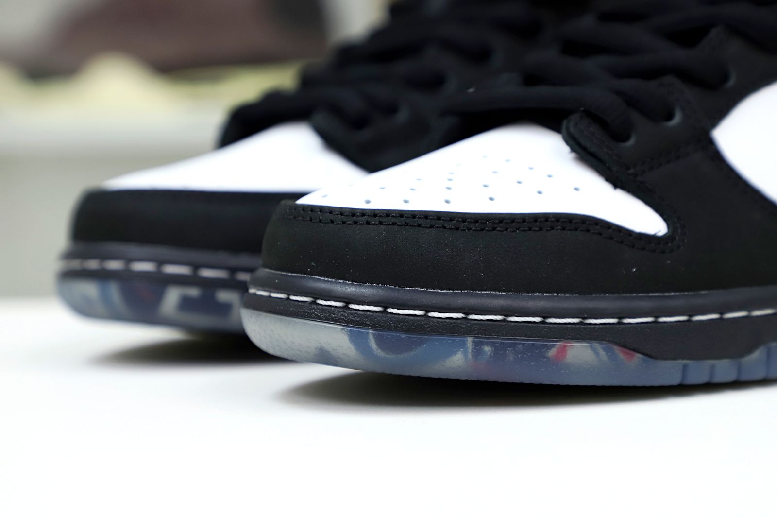 NIKE SB DUNK LOW STAPLE PANDA PIGEON (REGULAR BOX)