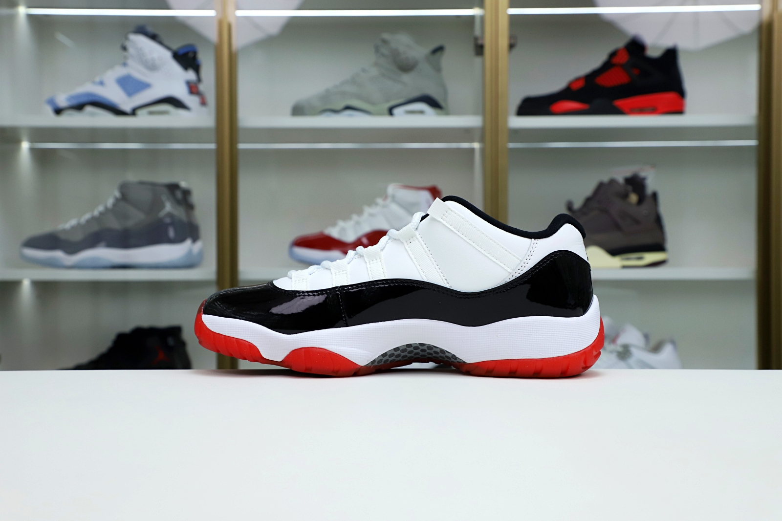 AIR JORDAN 11 LOW WHITE BRED