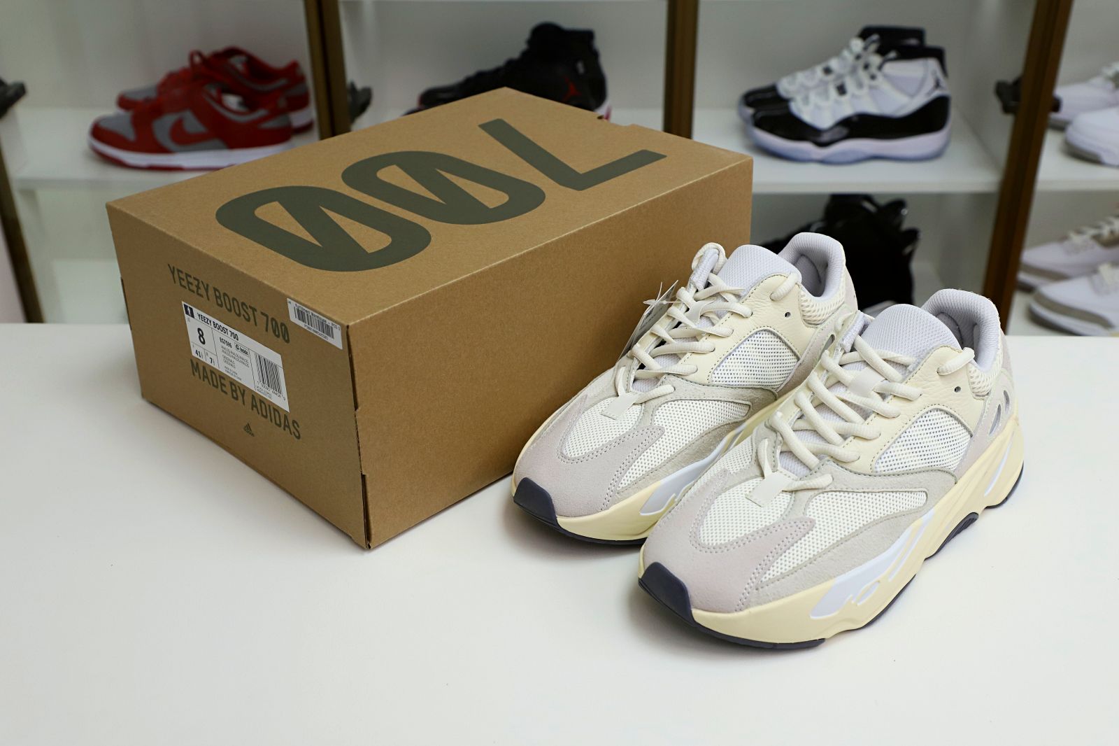 YEEZY BOOST 700 