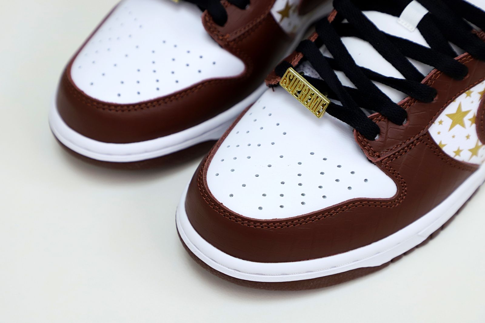 Supreme x Nike SB Dunk Low "Barkroot Brown"