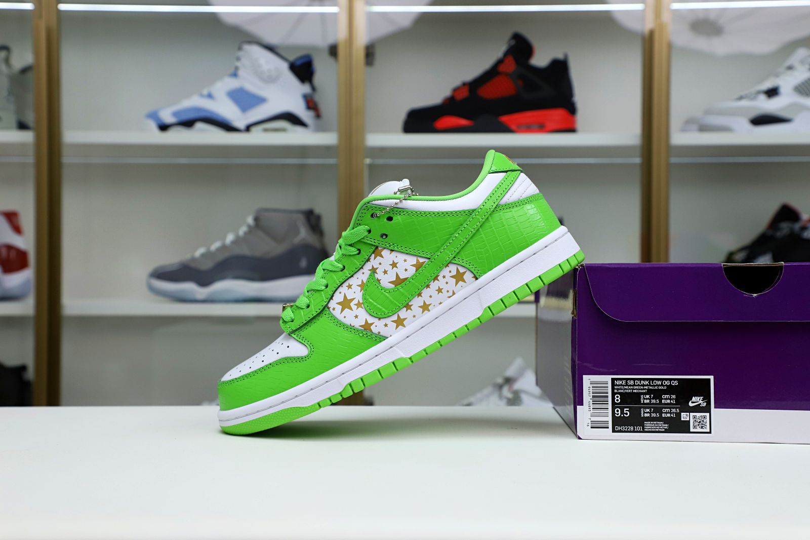 Supreme x Nike SB Dunk Low "Mean Green"