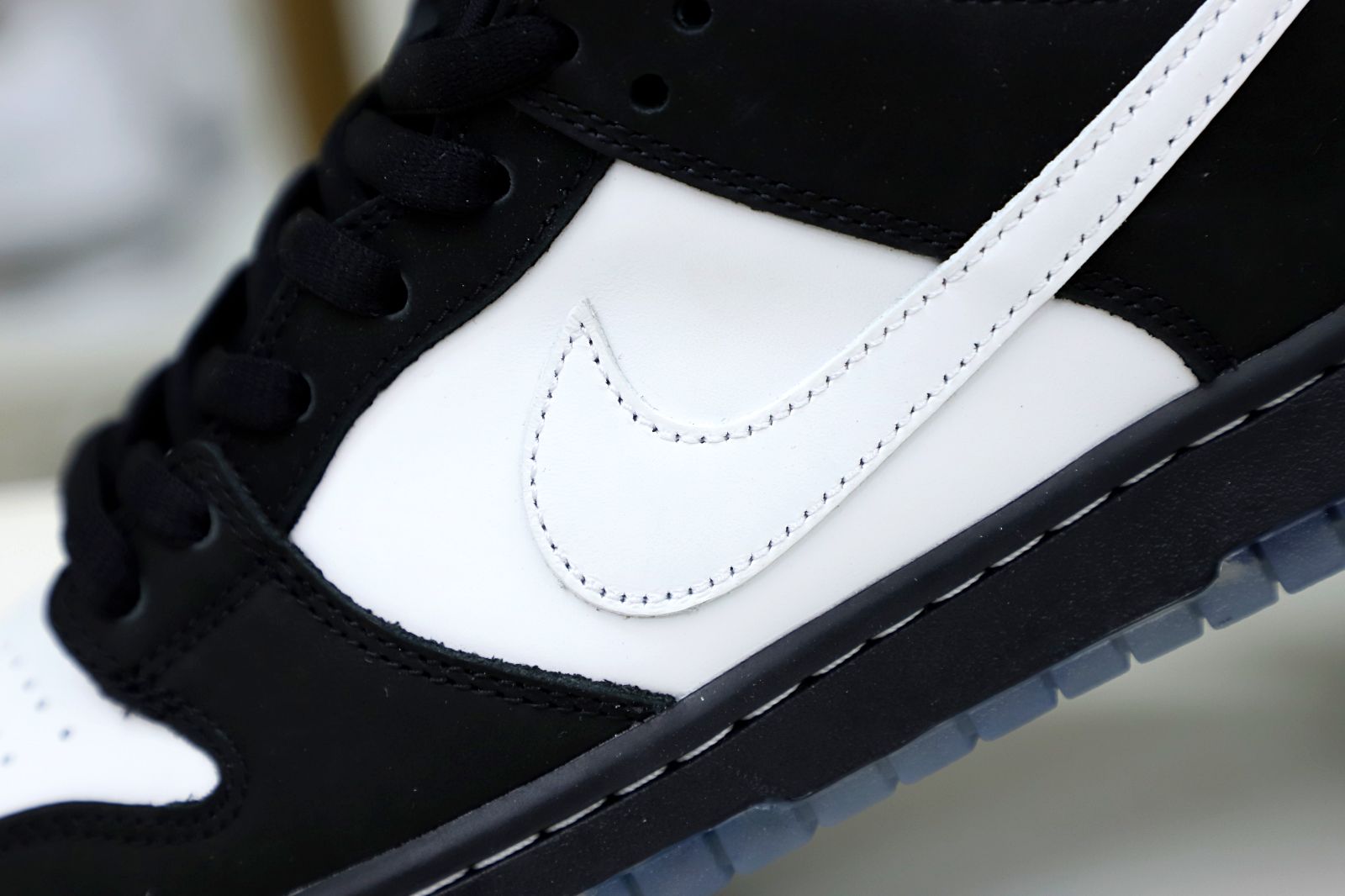 NIKE SB DUNK LOW STAPLE PANDA PIGEON (REGULAR BOX)