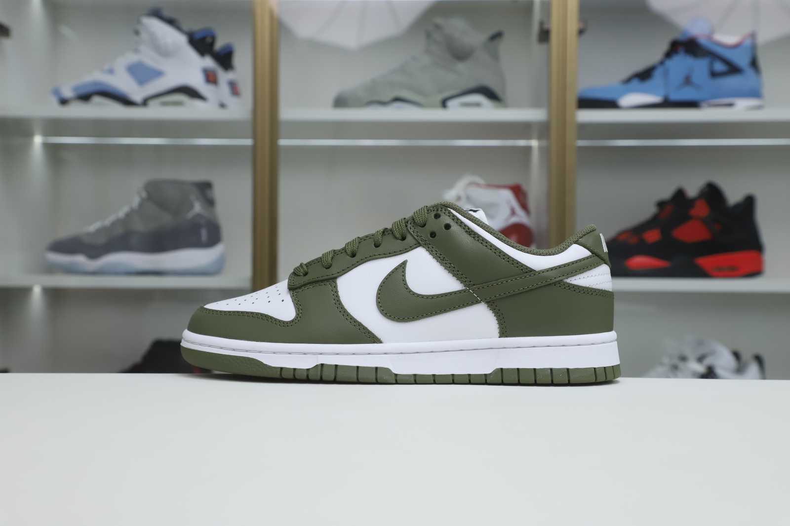 Nike Dunk Low "Medium Olive"