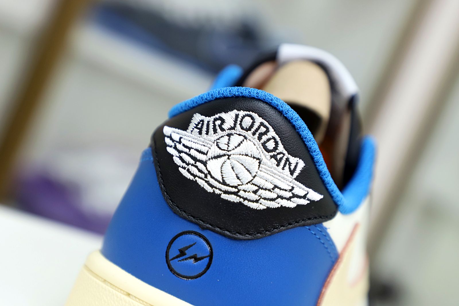 FRAGMENT DESIGN X TRAVIS SCOTT X AIR JORDAN 1 LOW