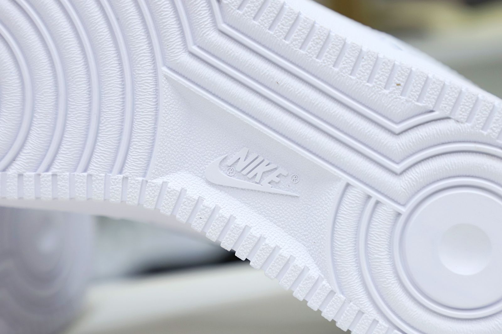 Nike Air Force 1 Low "Triple White"