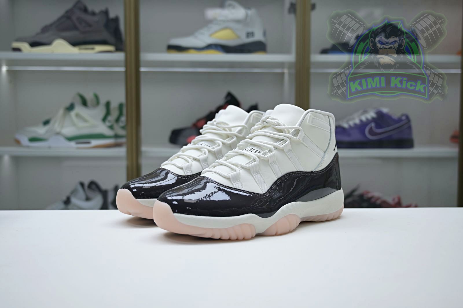 Air Jordan 11 "Neapolitan"