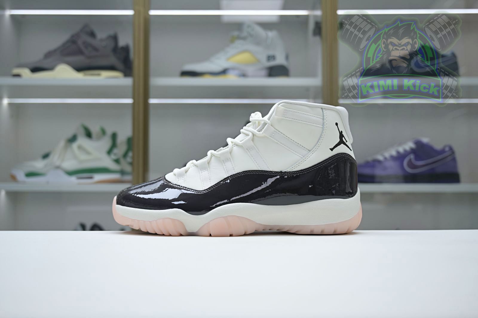 Air Jordan 11 "Neapolitan"