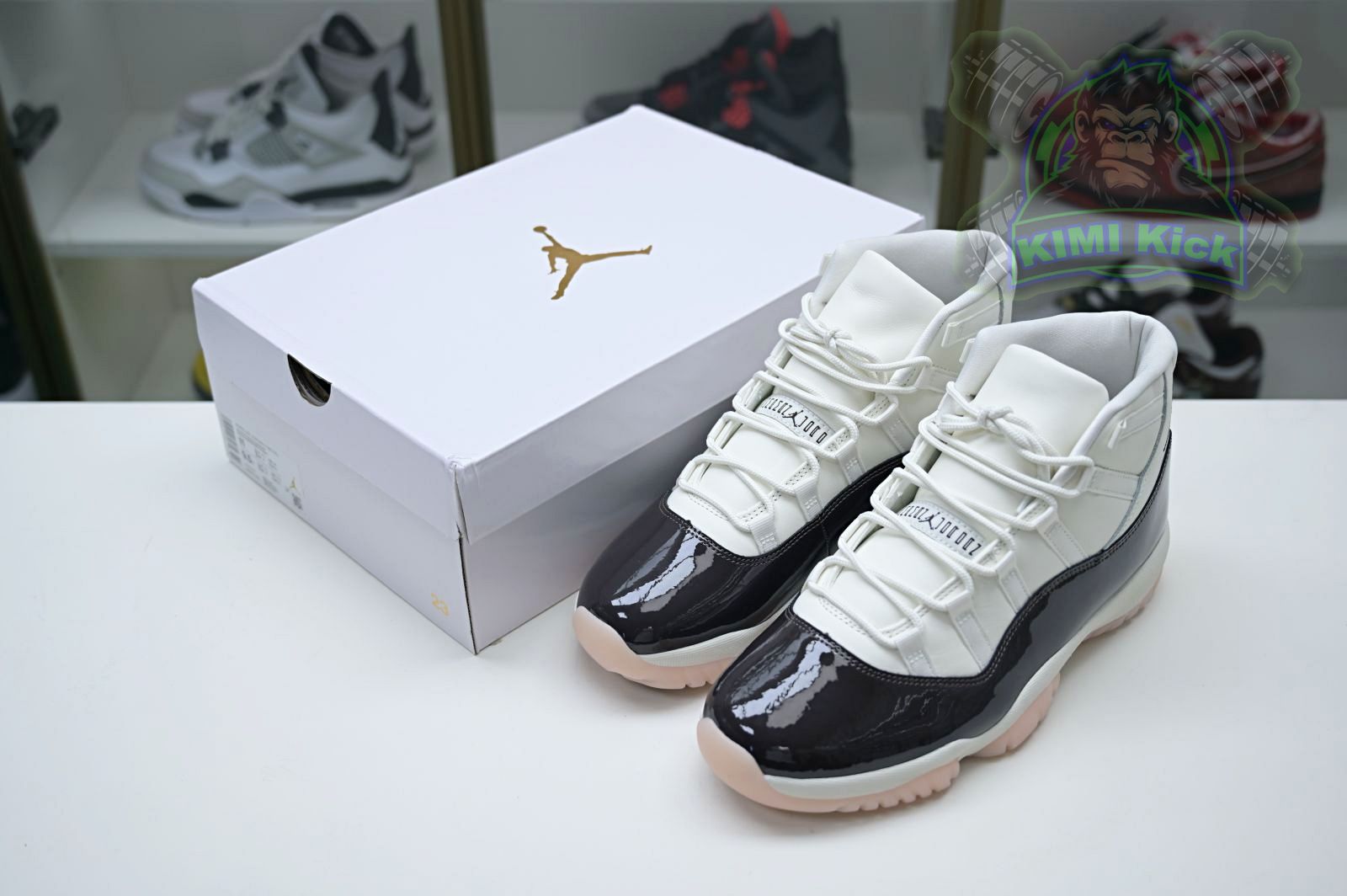 Air Jordan 11 "Neapolitan"