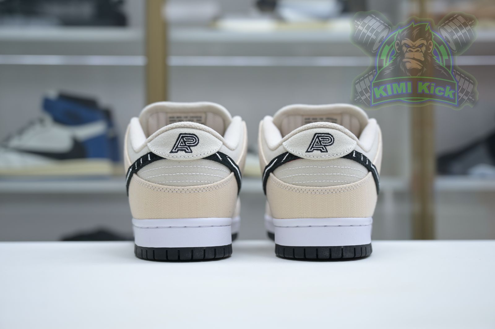 Albino & Preto x Nike Dunk SB Low Pro "Pearl White"