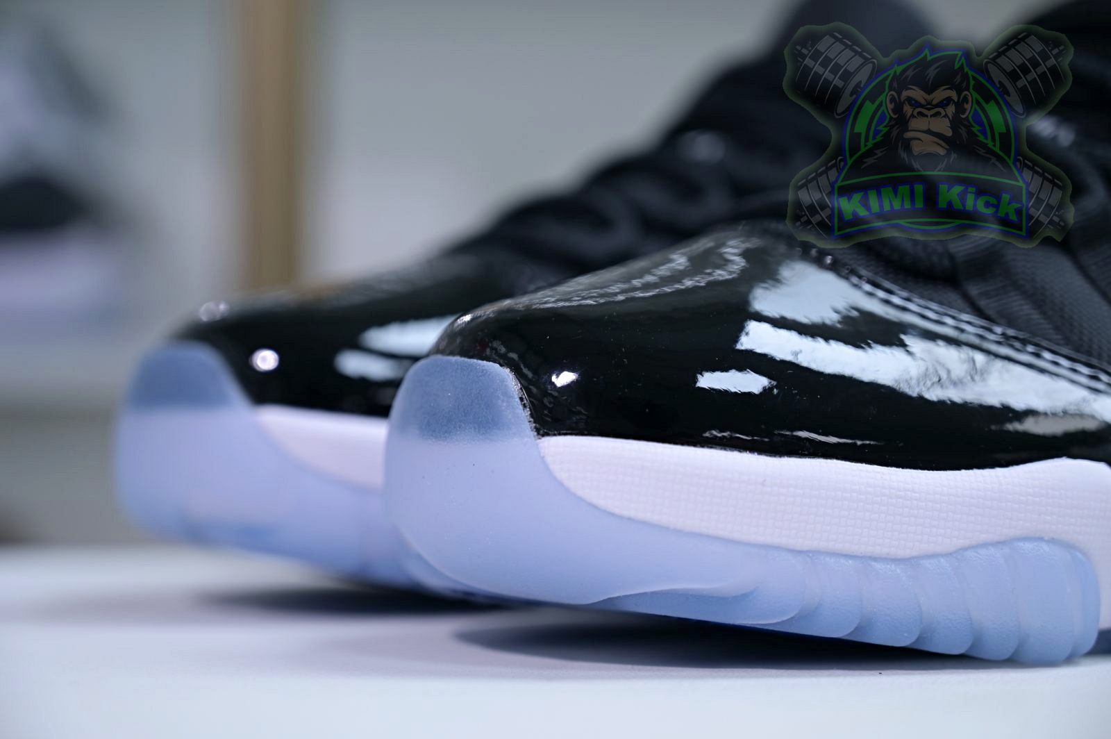 Air Jordan 11 Low "Space Jam"