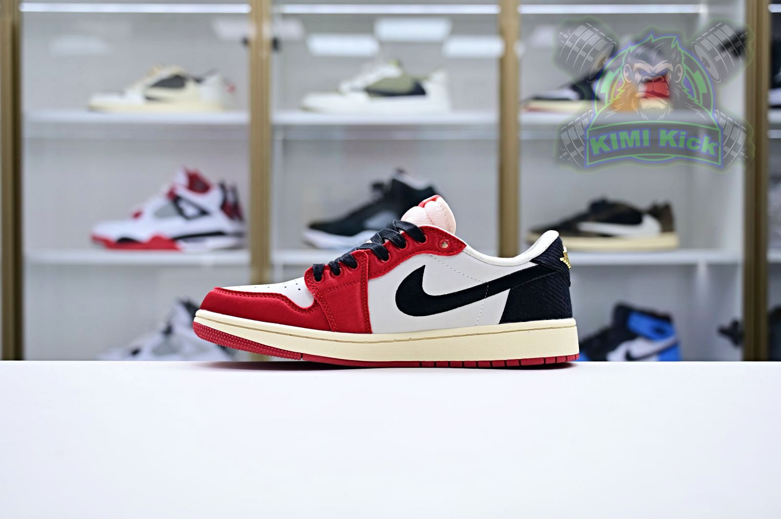 Kimikick Trophy Room x Jordan Air Jordan 1 Low OG “Away”