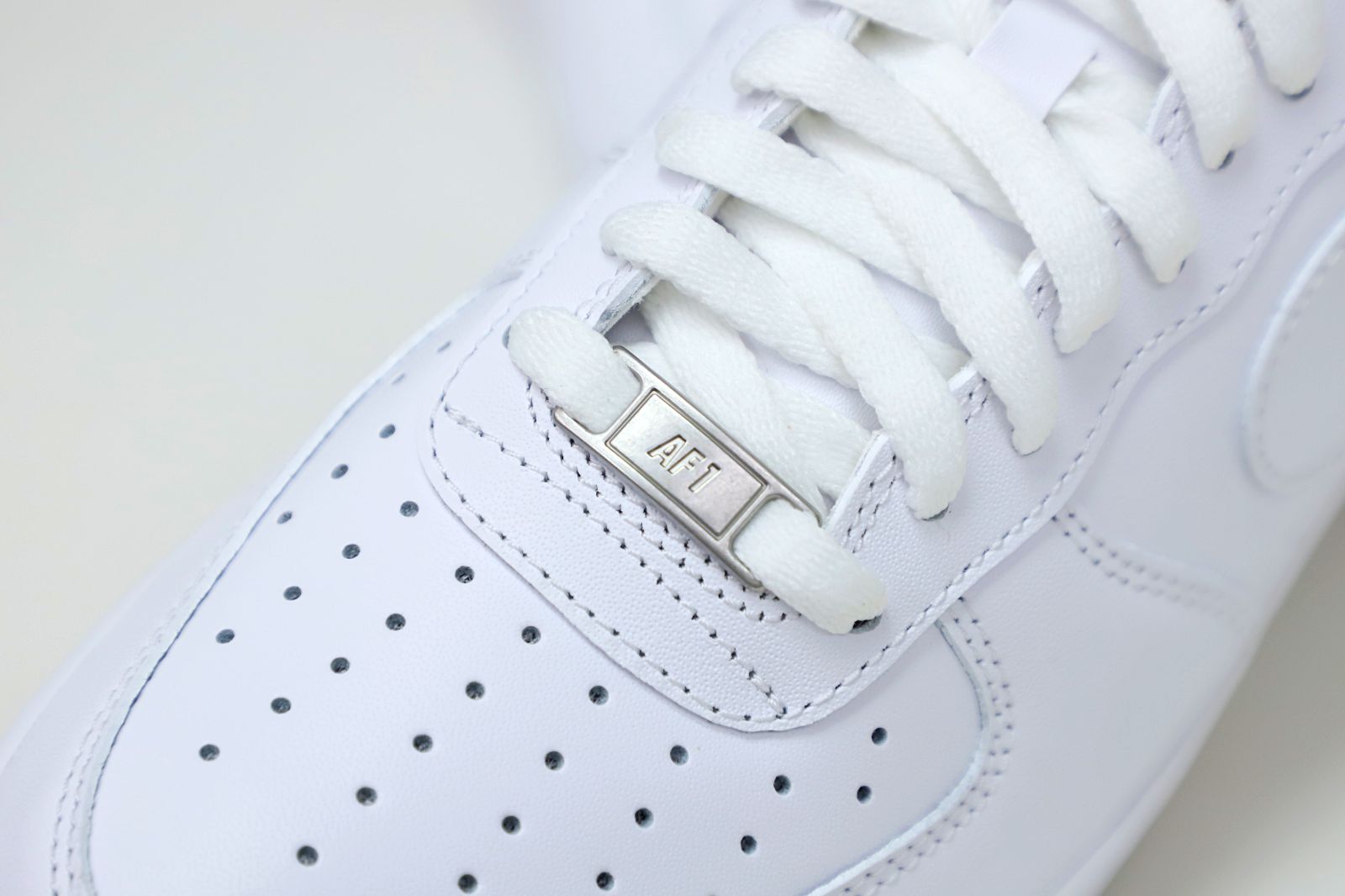 Nike Air Force 1 Low "Triple White"