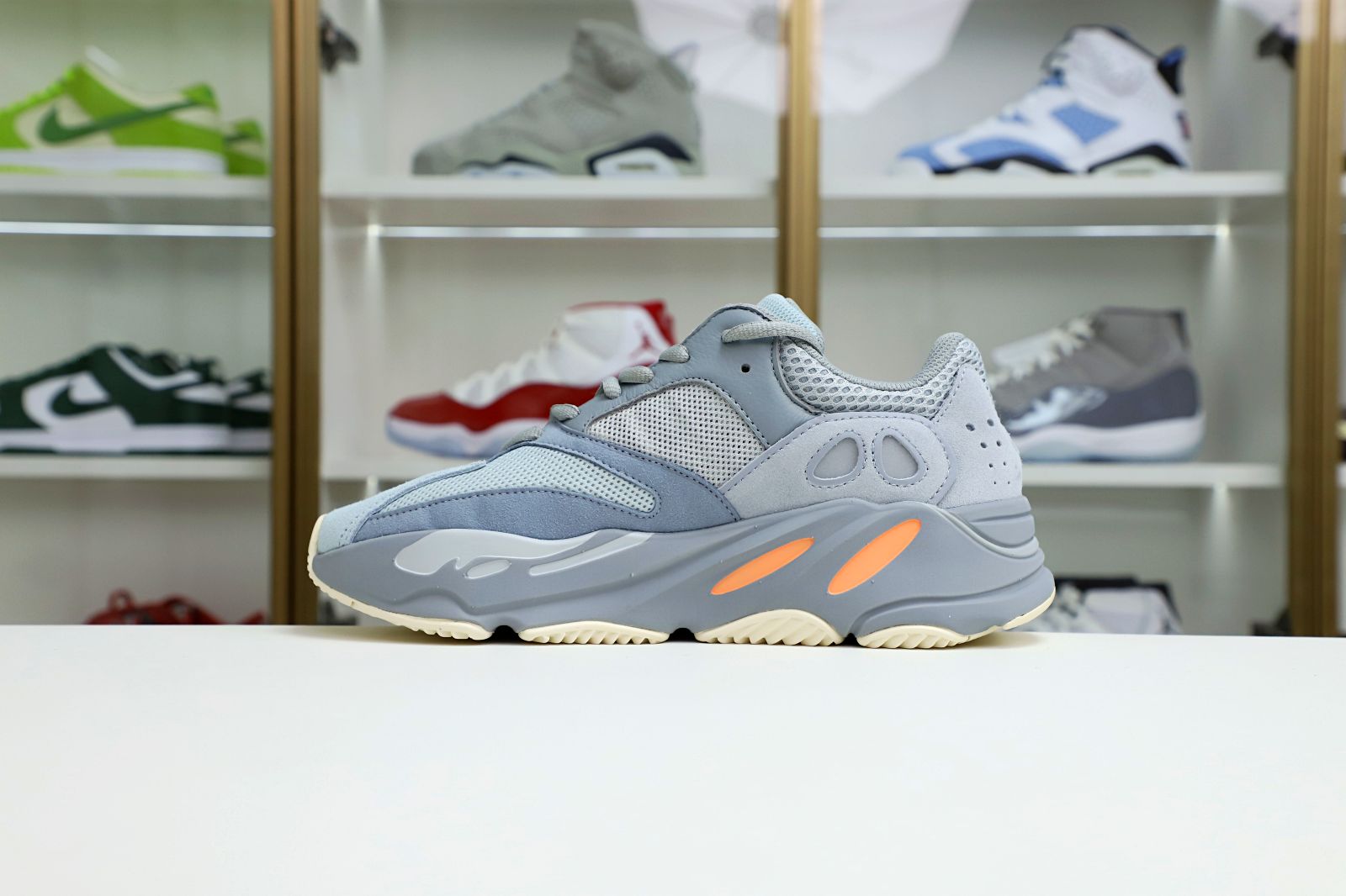 YEEZY BOOST 700 