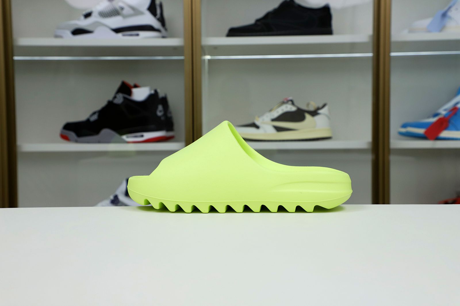 Yeezy Slide "glow green" HQ6447