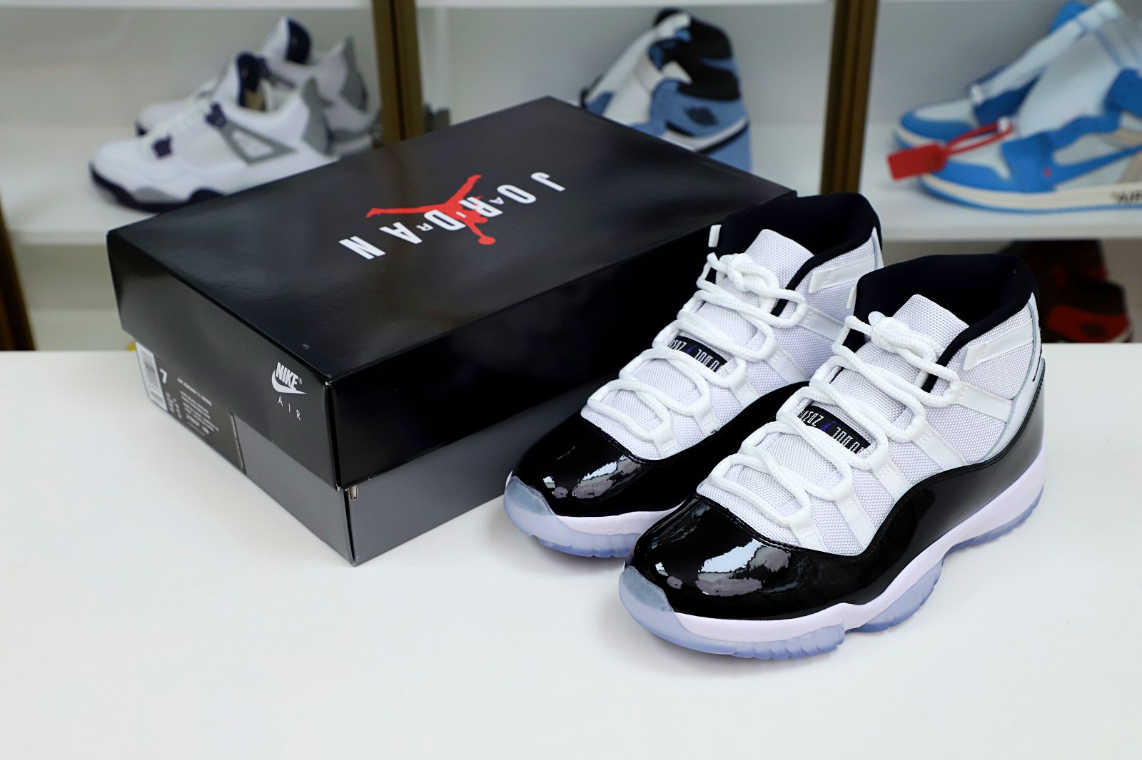 AIR JORDAN 11 RETRO 