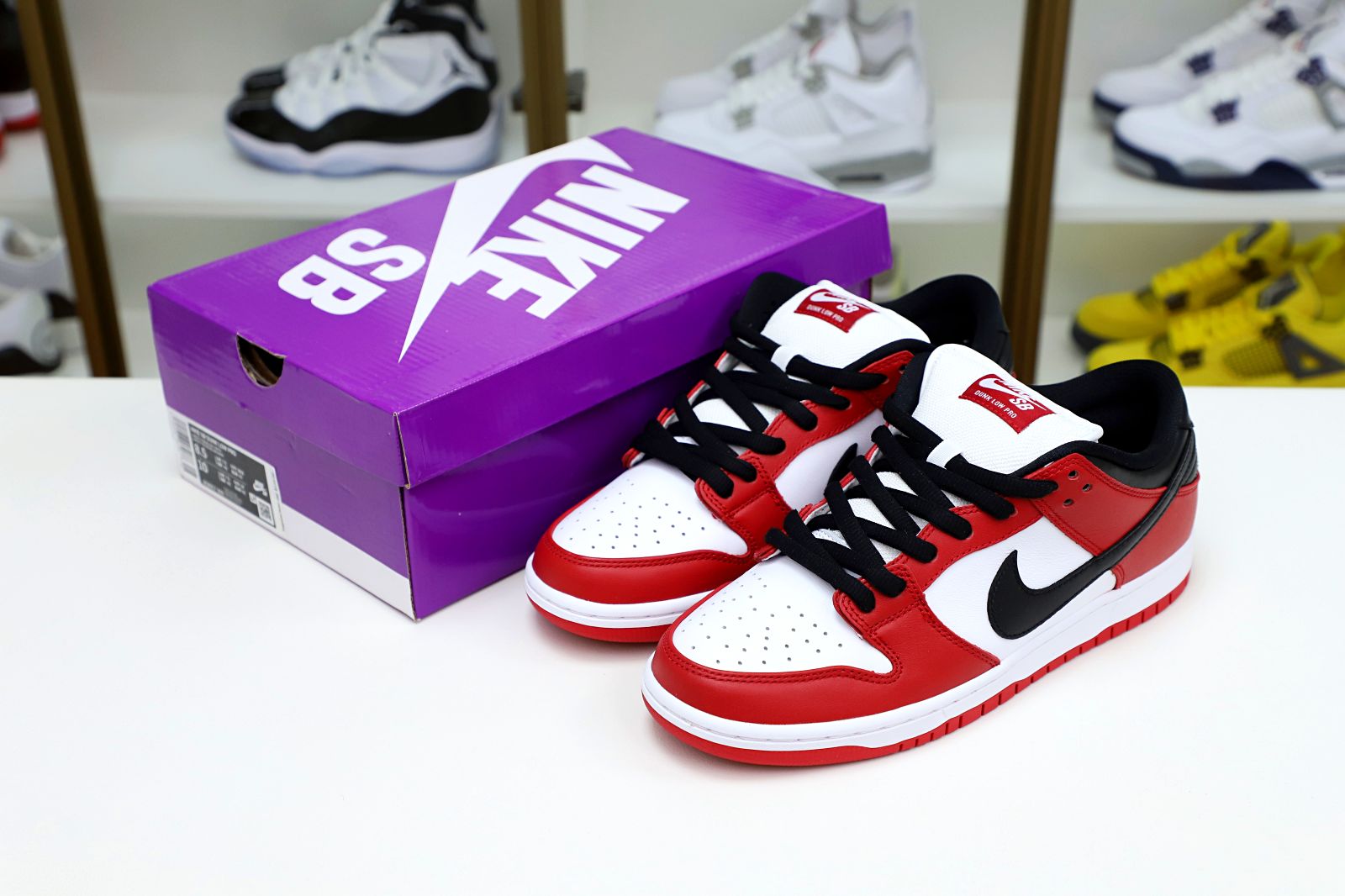 NIKE SB DUNK LOW “CHICAGO”