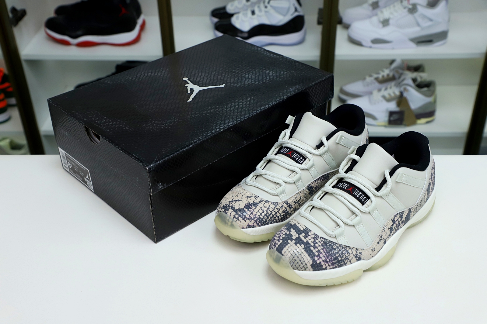 AIR JORDAN 11 LOW SNAKESKIN LIGHT BONE