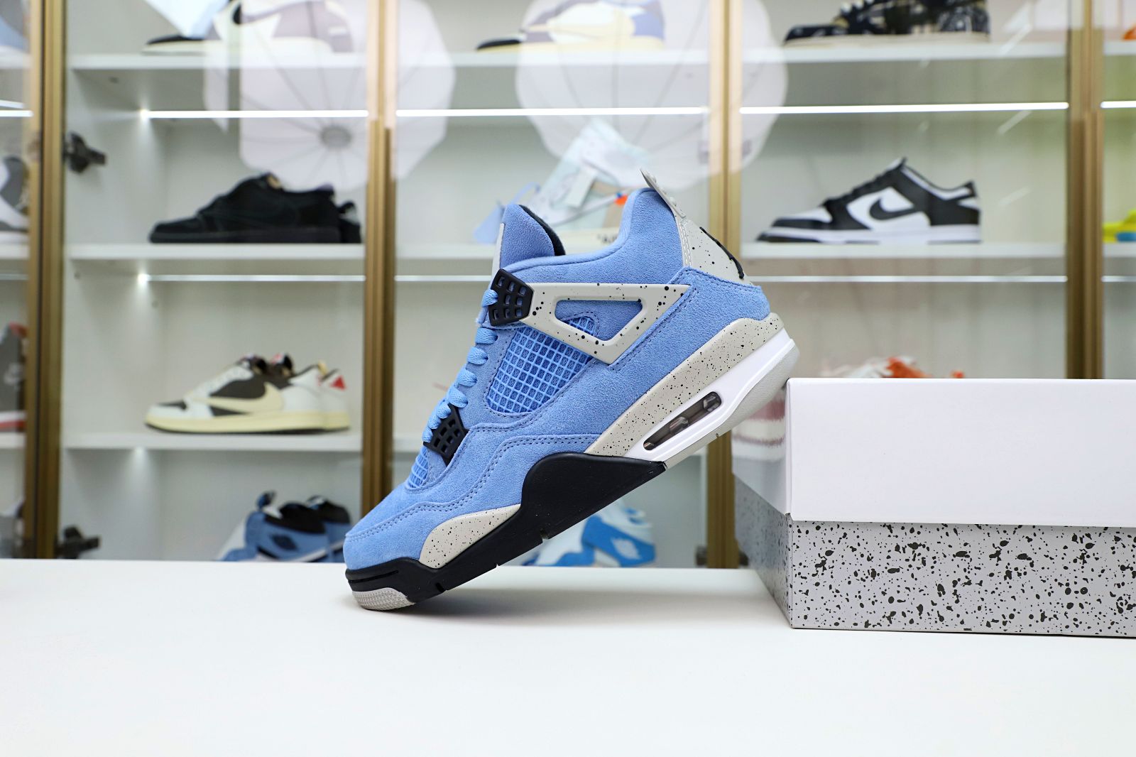 AIR JORDAN 4 UNIVERSITY BLUE