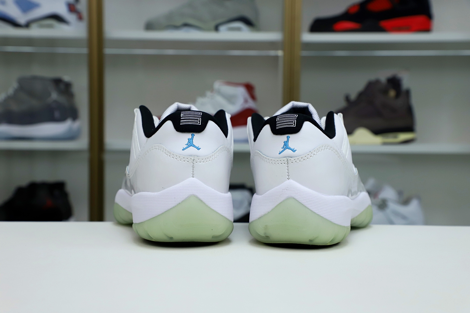 AIR JORDAN 11 RETRO LOW LEGEND BLUE